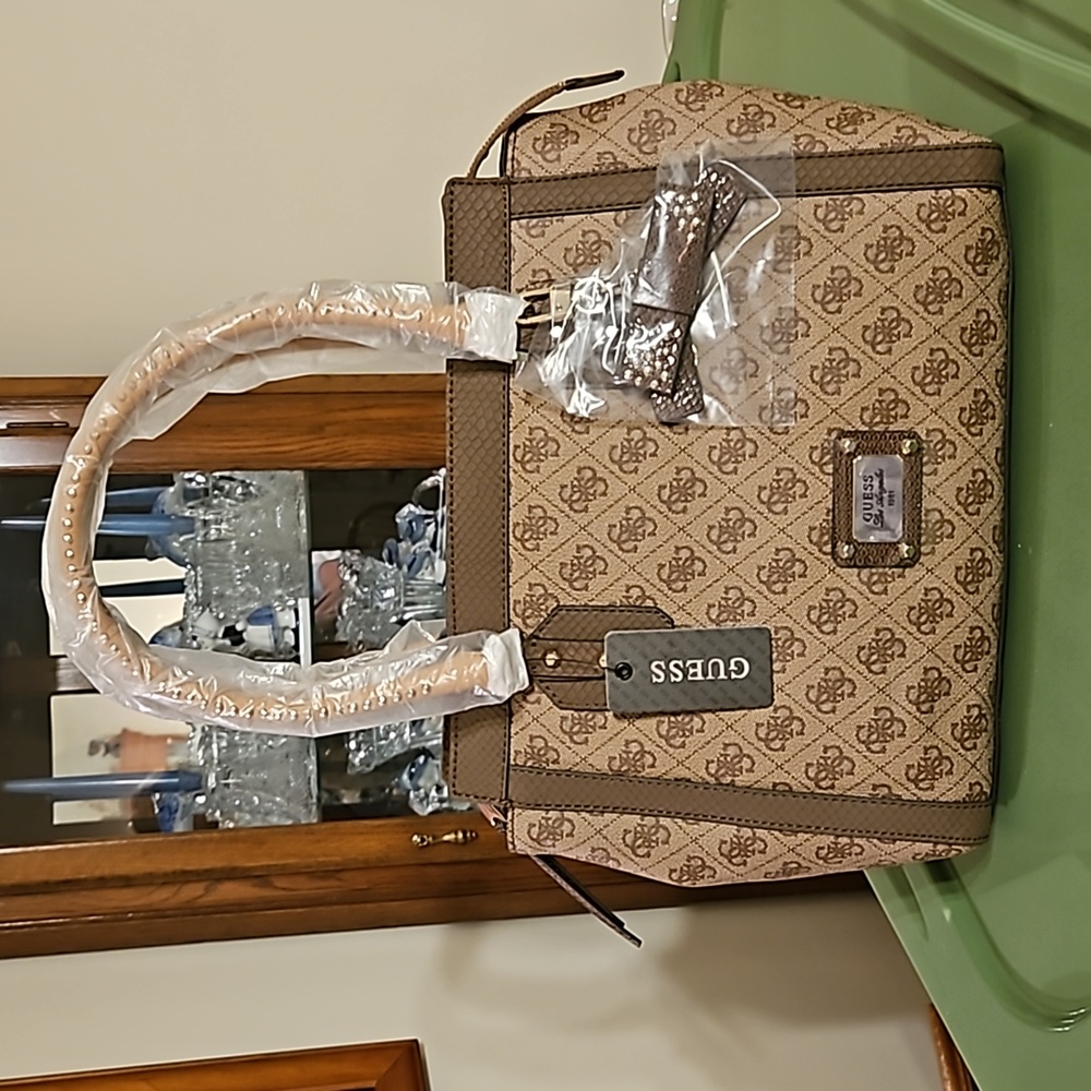 NWT GUESS BAG